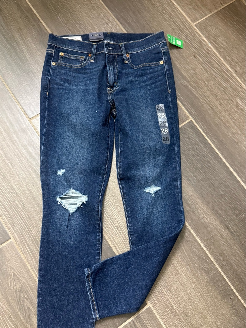 NWT Gap True Skinny Mid-Rise Distressed Jeans Size 28/6